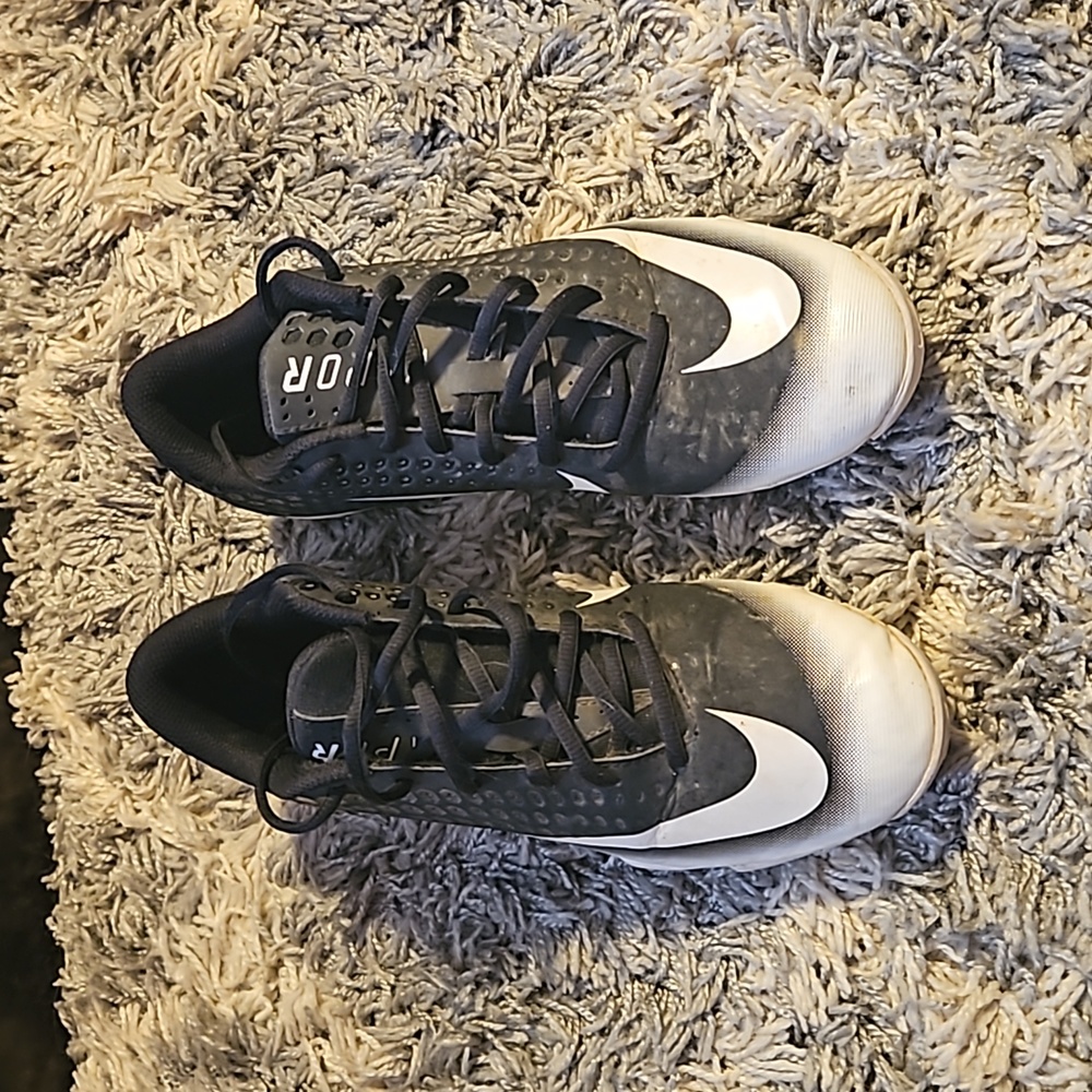 Boys / Mens Nike Baseball Cleats size 7.5. Good used condition. Vapor